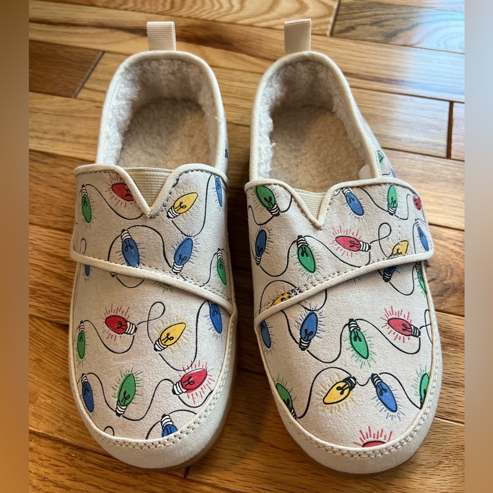 TOMS Christmas light slippers, size 3. Like New!